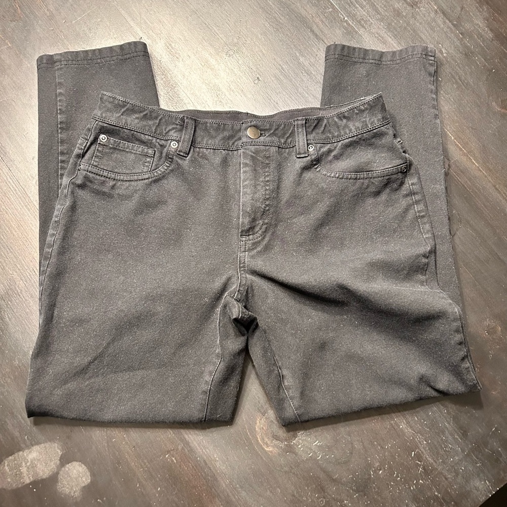 Chico’s black stretch jean capris. Size 6